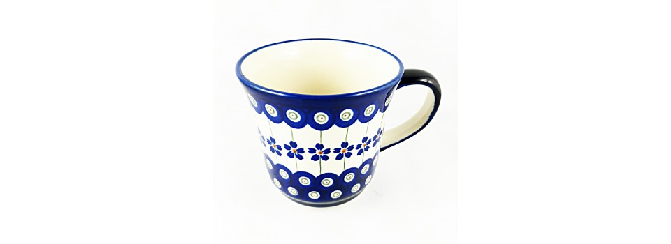 Ceramika Bolesławiec obejmuje szeroki przekrój naczyń do podawania śniadania, obiadu ,kawy